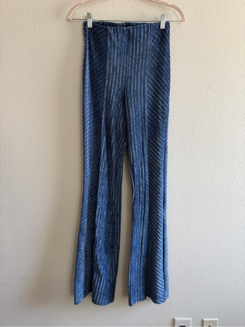 Free People Slim Pull-On Velvet Flare Pants size XS